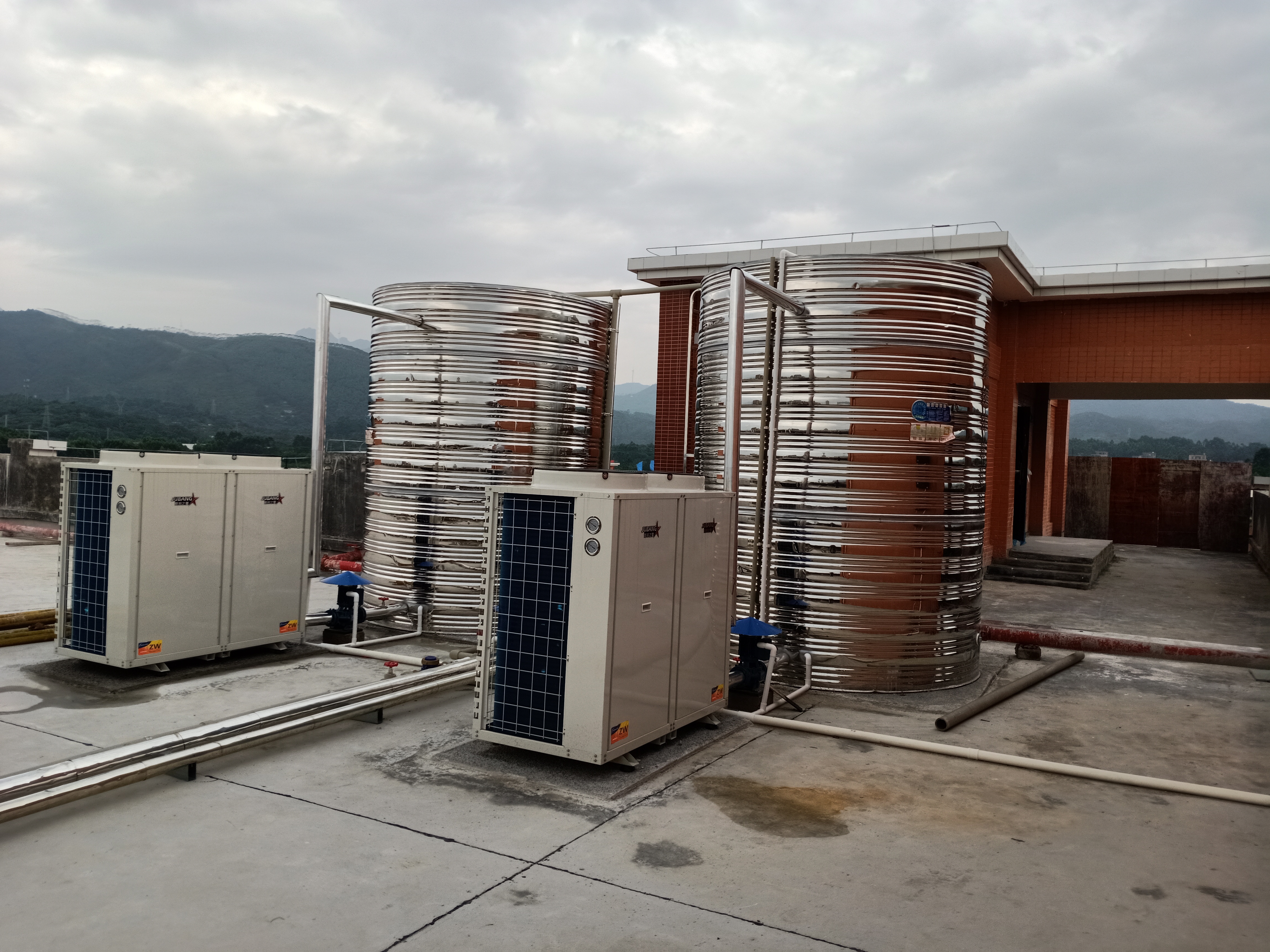 興業(yè)縣第一中學(xué)空氣能熱水工程案例