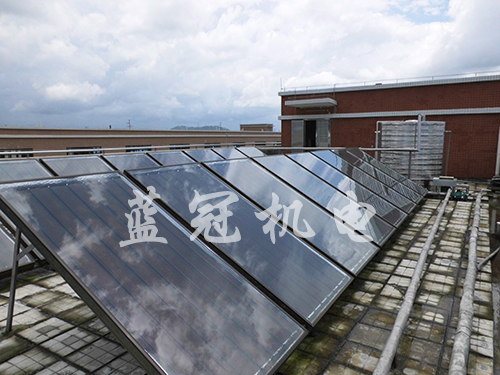 平板太陽能熱水器工程夏天加熱分分鐘 并且是串聯(lián)原理一塊漏水其它平板太陽能熱水器不受影響