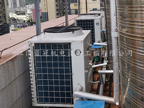 用空氣能作為酒店熱水工程不但好用、安全還可以省電、保證熱水供應(yīng)